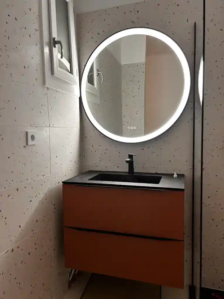 Douche italienne avec robinetterie design haut de gamme